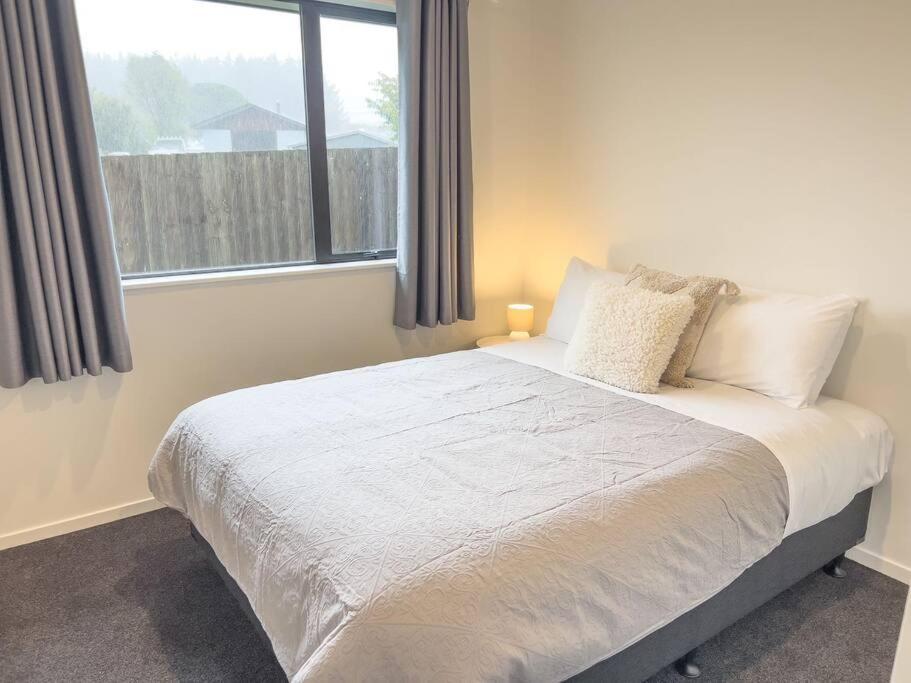 Rotorua Sunshine Brand New 4 Bedroom House Exteriör bild